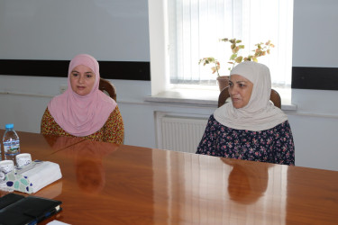 Vətəndaşlara qaldırdıqları müraciətlərə dair qanunvericiliyin tələbləri izah olunub, İcra Hakimiyyətinin səlahiyyətləri daxilində olan məsələlərin həlli istiqamətində yerindəcə tapşırıqlar verilib, eləcə də digər mövzularla bağlı aidiyyəti qurumlara müraciət etmələri vətəndaşlara tövsiyə edilib.