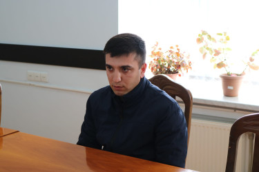 RİH-nin inzibati binasında keçirilən qəbul zamanı rayon rəhbəri müavinlərin, şöbə müdirlərinin, rayonun idarə və xidmət sahələrinin rəhbərlərinin iştirakı ilə vətəndaşları qəbul edib