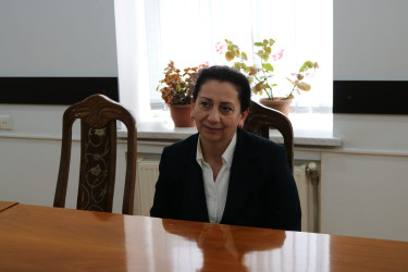Sakinlərə qaldırdıqları müraciətlərə dair qanunvericiliyin tələbləri izah olunub, İcra Hakimiyyətinin səlahiyyətləri daxilində olan məsələlərin həlli istiqamətində yerindəcə tapşırıqlar verilib, eləcə də digər mövzularla bağlı aidiyyəti qurumlara müraciət etmələri vətəndaşlara tövsiyə edilib.