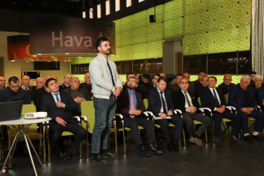 Qax Rayon İcra Hakimiyyətinin başçısı Elvin Paşayev sahibkarlarla görüşüb