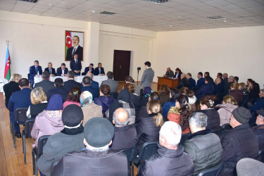 Qax Rayon İcra Hakimiyyətinin başçısı Elvin Paşayev Zərnə kəndində sakinlərlə  görüşüb.