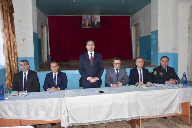 Qax Rayon İcra Hakimiyyətinin başçısı Elvin Paşayev Böyük Alatəmir kəndində sakinlərlə  görüşüb.