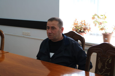 RİH-nin inzibati binasında keçirilən qəbul zamanı rayon rəhbəri müavinlərin, şöbə müdirlərinin, rayonun idarə və xidmət sahələrinin rəhbərlərinin iştirakı ilə vətəndaşları qəbul edib