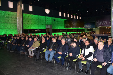 Qax Rayon İcra Hakimiyyətinin başçısı Elvin Paşayev arıçılarla görüşüb