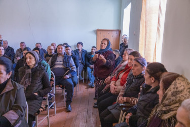 Qax Rayon İcra Hakimiyyətinin başçısı Elvin Paşayev İbaxlı kəndində səyyar qəbul keçirib