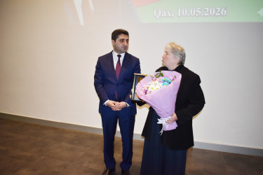 Qax Rayon İcra Hakimiyyətinin təşkilatçılığı ilə rayonda Ulu Öndər Heydər Əliyevin anadan olmasının 103-cü ildönümü qeyd olunub.