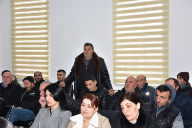 Qax Rayon İcra Hakimiyyətinin başçısı Elvin Paşayev Əlibəyli kəndində sakinlərlə  görüşüb