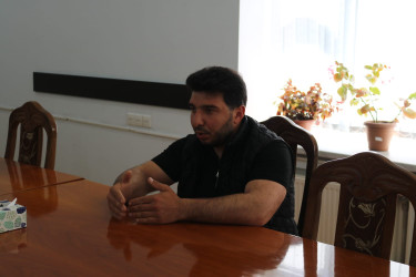 Sakinlərə qaldırdıqları müraciətlərə dair qanunvericiliyin tələbləri izah olunub, İcra Hakimiyyətinin səlahiyyətləri daxilində olan məsələlərin həlli istiqamətində yerindəcə tapşırıqlar verilib, eləcə də digər mövzularla bağlı aidiyyəti qurumlara müraciət etmələri vətəndaşlara tövsiyə edilib. Sakinlər göstərilən diqqət və qayğıya görə Prezident cənab İlham Əliyevə və Birinci vitse-prezident Mehriban xanım Əliyevaya minnətdarlıqlarını ifadə ediblər.