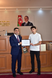 Qax Rayon İcra Hakimiyyətində təhsil sahəsində yüksək nəticələr əldə edən, respublika, beynəlxalq səviyyəli olimpiada və müsabiqələrdə uğur qazanan şagird və məzunlarla görüş keçirilib.