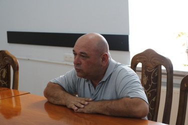 RİH-nin inzibati binasında keçirilən qəbul zamanı rayon rəhbəri müavinlərin, şöbə müdirlərinin, rayonun idarə, müəssisə və xidmət sahələrinin rəhbərlərinin iştirakı ilə vətəndaşları qəbul edib və onları narahat edən məsələlərlə yaxından tanış olub və təkliflərini dinləyib