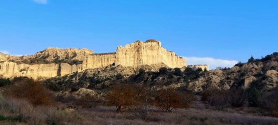 Axar-Baxar Milli Parkı mürəkkəb və əsrarəngiz relyef ilə unikal təbii landşaft müxtəlifliyinə malikdir.