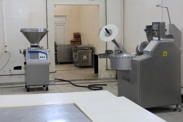 Qax Rayon İcra Hakimiyyətinin başçısı “QURUBƏY” MMC-nin istehsalat sahəsi ilə tanış olub