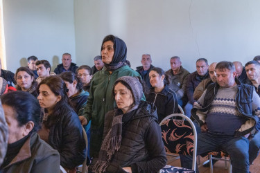 Qax Rayon İcra Hakimiyyətinin başçısı Elvin Paşayev İbaxlı kəndində səyyar qəbul keçirib