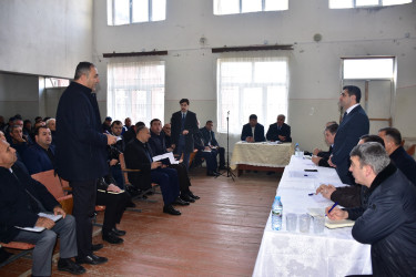 Qax Rayon İcra Hakimiyyətinin başçısı Elvin Paşayev Cəlayir kəndində sakinlərlə  görüşüb