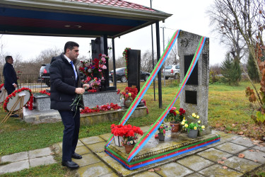 Rayon İcra Hakimiyyətinin başçısı Elvin Paşayev müntəzəm olaraq şəhid ailələrini ziyarət edir.