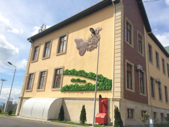 Stansiyanın ərazisində 3 hektar sahədə Çin texnologiyası əsasında intensiv tipli tut bağları salınıb.