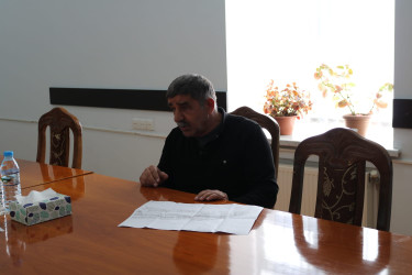 RİH-nin inzibati binasında keçirilən qəbul zamanı rayon rəhbəri müavinlərin, şöbə müdirlərinin, rayonun idarə və xidmət sahələrinin rəhbərlərinin iştirakı ilə vətəndaşları qəbul edib