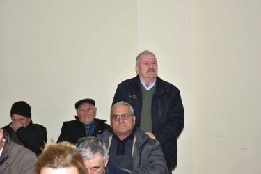 Qax Rayon İcra Hakimiyyətinin başçısı Elvin Paşayev Zərnə kəndində sakinlərlə  görüşüb.