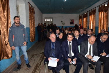 Qax Rayon İcra Hakimiyyətinin başçısı Elvin Paşayev Böyük Alatəmir kəndində sakinlərlə  görüşüb.