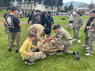 Qax rayonunda ümumtəhsil məktəbliləri arasında   "Şahin"  hərbi -idman  oyununun rayon birinciliyi keçirilib
