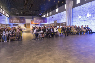 Qax Rayon İcra Hakimiyyətinin təşkilatçılığı ilə Heydər Əliyev Mərkəzində  Aprel döyüşlərinə həsr olunmuş “Zəfərə atılan ilk addım-Aprel Zəfəri" mövzusunda Konfrans keçirilmişdir.