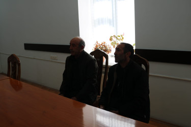 RİH-nin inzibati binasında keçirilən qəbul zamanı rayon rəhbəri müavinlərin, şöbə müdirlərinin, rayonun idarə, müəssisə və xidmət sahələrinin rəhbərlərinin iştirakı ilə vətəndaşları narahat edən məsələlərlə yaxından tanış olub, müraciət və təkliflərini dinləyib