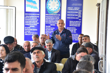 Qax Rayon İcra Hakimiyyətinin başçısı Elvin Paşayev Şıxlar kəndində səyyar qəbul keçirib