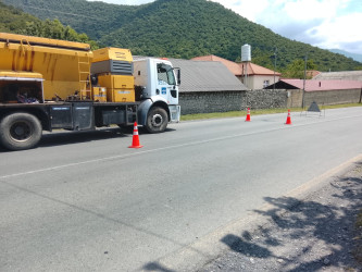 Azərbaycan Avtomobil Yolları Dövlət Agentliyi, 13 №-li Yol İstismarı MMC tərəfindən Qax rayonu ərazisində yol infrastrukturunun yaxşılaşdırılması istiqamətində işlər davam etdirilir.