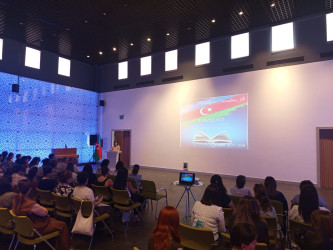 Qax Rayon İcra Hakimiyyətinin təşkilatçılığı ilə “Azərbaycan Əlifbası və Azərbaycan Dili Günü” münasibətilə Heydər Əliyev Mərkəzində  konfrans keçirilmişdir.