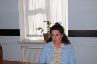 Vətəndaşlara qaldırdıqları müraciətlərə dair qanunvericiliyin tələbləri izah olunub, İcra Hakimiyyətinin səlahiyyətləri daxilində olan məsələlərin həlli istiqamətində yerindəcə tapşırıqlar verilib, eləcə də digər mövzularla bağlı aidiyyəti qurumlara müraciət etmələri vətəndaşlara tövsiyə edilib.