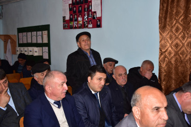 Qax Rayon İcra Hakimiyyətinin başçısı Elvin Paşayev Çinarlı kəndində sakinlərlə  görüşüb.