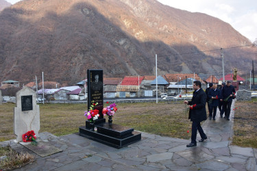 Rayon İcra Hakimiyyətinin başçısı Elvin Paşayev mütəmadi olaraq şəhid ailələrini ziyarət edir
