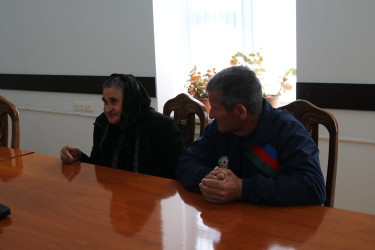 RİH-nin inzibati binasında keçirilən qəbul zamanı rayon rəhbəri müavinlərin, şöbə müdirlərinin, rayonun idarə və xidmət sahələrinin rəhbərlərinin iştirakı ilə vətəndaşları qəbul edib