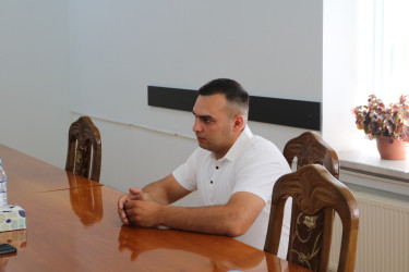 Hər bir vətəndaşın müraciəti qeydiyyata alınaraq problemlərin aradan qaldırılması istiqamətində aidiyyəti üzrə müvafiq tapşırıqlar verilib.