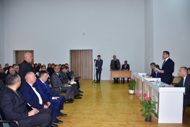 Qax Rayon İcra Hakimiyyətinin başçısı Elvin Paşayev Qum kəndində sakinlərlə  görüşüb.