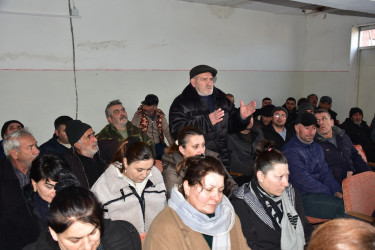 Qax Rayon İcra Hakimiyyətinin başçısı Elvin Paşayev Cəlayir kəndində sakinlərlə  görüşüb
