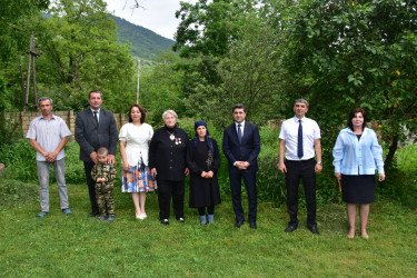 Qax Rayon İcra Hakimiyyətinin başçısı Elvin Paşayev rayon rəhbəri təyin olunduğu gündən şəhidlər xiyabanını və ərazidə mövcud olan şəhid məzarlarını ziyarət edir, mütəmadi olaraq onların ailələrinə baş çəkir, qayğıları ilə yaxından maraqlanır