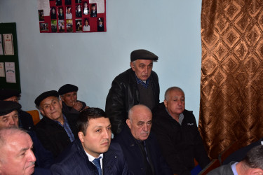 Qax Rayon İcra Hakimiyyətinin başçısı Elvin Paşayev Çinarlı kəndində sakinlərlə  görüşüb.