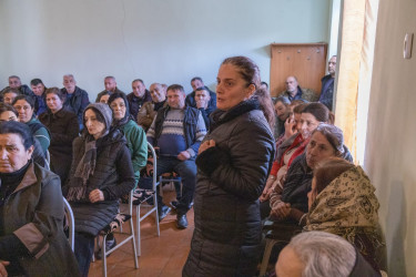 Qax Rayon İcra Hakimiyyətinin başçısı Elvin Paşayev İbaxlı kəndində səyyar qəbul keçirib