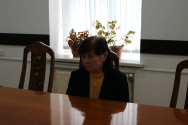Sakinlərə qaldırdıqları müraciətlərə dair qanunvericiliyin tələbləri izah olunub, İcra Hakimiyyətinin səlahiyyətləri daxilində olan məsələlərin həlli istiqamətində yerindəcə tapşırıqlar verilib, eləcə də digər mövzularla bağlı aidiyyəti qurumlara müraciət etmələri vətəndaşlara tövsiyə edilib.