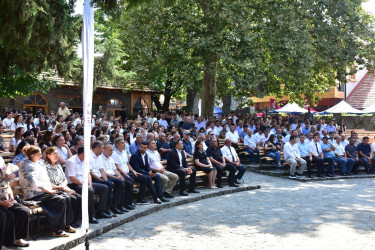 Qax Rayon İcra Hakimiyyəti və Kənd Təsərrüfatı Nazirliyinin Aqrar İnnovasiya Mərkəzinin birgə təşkilatçılığı ilə “Qax Günləri” çərçivəsində Qax rayonunun “İçəribazar” qala kompleksi ərazisində Aqrar Biznes Festivalı təşkil olunub