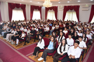 Qax Rayon İcra Hakimiyyətində təhsil sahəsində yüksək nəticələr əldə edən, respublika, beynəlxalq səviyyəli olimpiada və müsabiqələrdə uğur qazanan şagird və məzunlarla görüş keçirilib.