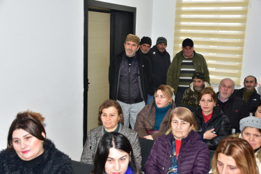 Qax Rayon İcra Hakimiyyətinin başçısı Elvin Paşayev Əlibəyli kəndində sakinlərlə  görüşüb