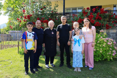Azərbaycan Respublikası Prezidentinin köməkçisi Anar Ələkbərov Qax rayonu, Qaşqaçay kəndində yaşayan Azərbaycanın Milli Qəhrəmanı şəhid Cavanşir Rəhimovun ailəsini ziyarət edib