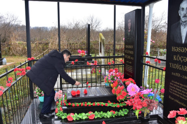 Rayon İcra Hakimiyyətinin başçısı Elvin Paşayev müntəzəm olaraq şəhid ailələrini ziyarət edir.