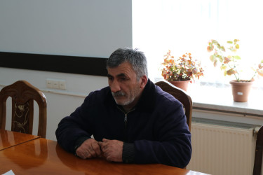 RİH-nin inzibati binasında keçirilən qəbul zamanı rayon rəhbəri müavinlərin, şöbə müdirlərinin, rayonun idarə, müəssisə və xidmət sahələrinin rəhbərlərinin iştirakı ilə vətəndaşları narahat edən məsələlərlə yaxından tanış olub, müraciət və təkliflərini dinləyib