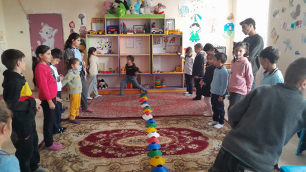 Əmək və Əhalinin Sosial Müdafiəsi Nazirliyinin tabeliyindəki Sosial Xidmətlər Agentliyinin sosial sifarişi əsasında rayonda fəaliyyət göstərən “Günərzi” qayğı mərkəzi sağlamlıq imkanları məhdud uşaqlara və ya sosial təhlükəli vəziyyətdə olan yetkinlik yaşına çatmayanlara xüsusi proqramlar və ya fərdi qayğı göstərirlər