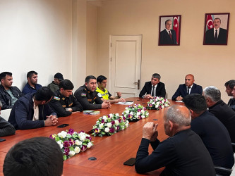 Qax Dövlət Aqrar İnkişaf Mərkəzində taxıl biçininin itkisiz və optimal müddətdə başa çatdırılması, habelə yanğın təhlükəsizliyi qaydalarına ciddi riayət olunması məqsədilə kombaynçıların iştirakı ilə görüş keçirilib.