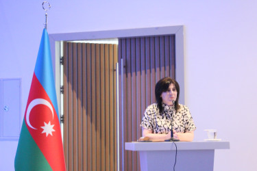 Qax Rayon İcra Hakimiyyətinin təşkilatçılığı ilə “Azərbaycan Əlifbası və Azərbaycan Dili Günü” münasibətilə Heydər Əliyev Mərkəzində  konfrans keçirilmişdir.