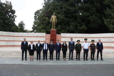 1 Oktyabr - Prokurorluq İşçiləri Günü Azərbaycan prokurorluğunun dövlətçilik tarixindəki mühüm rolunu və qanunun aliliyinə xidmət edən məsuliyyətli fəaliyyətini ifadə edən əlamətdar gündür.